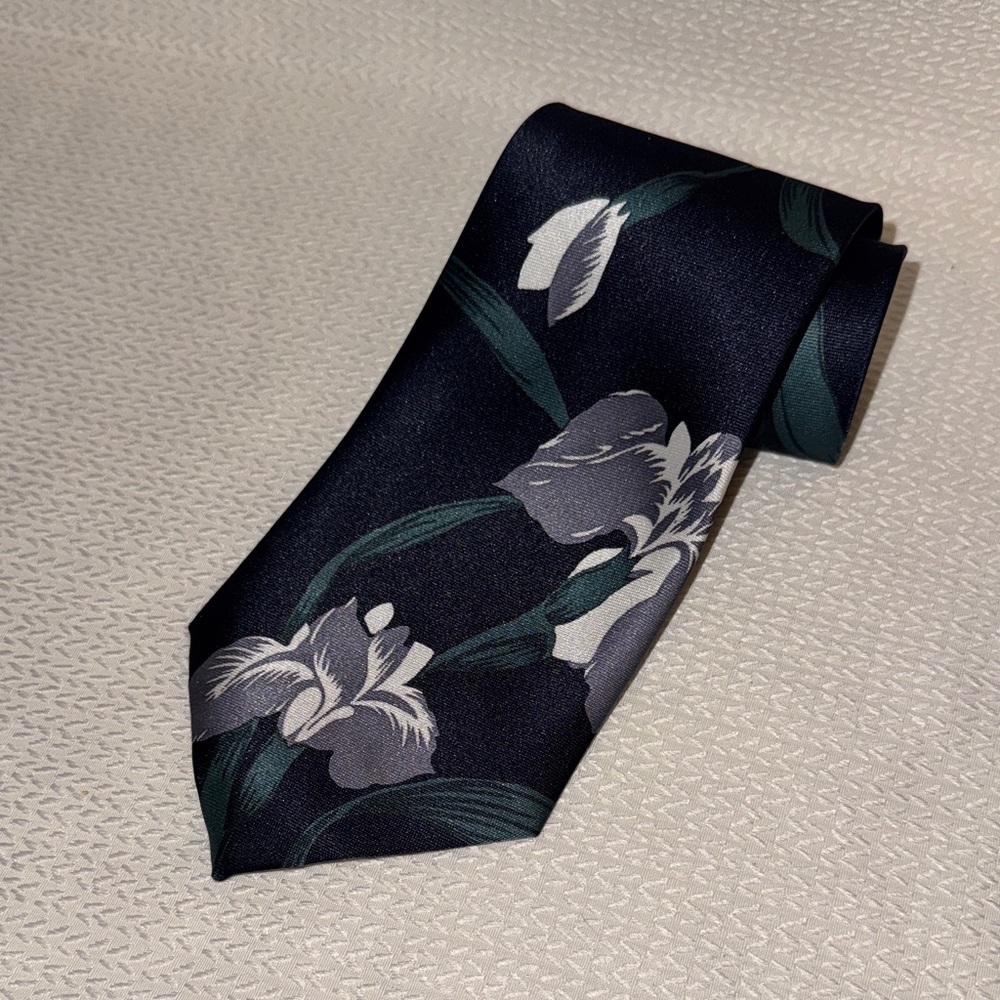 Mercedes Floral Sophisticated Black Silk Tie